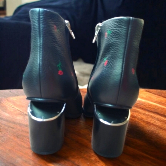 NWT Alexander WANG Gabi Rose Print Black Pebbled Leather Cutout Heel Boots - Picture 7 of 12